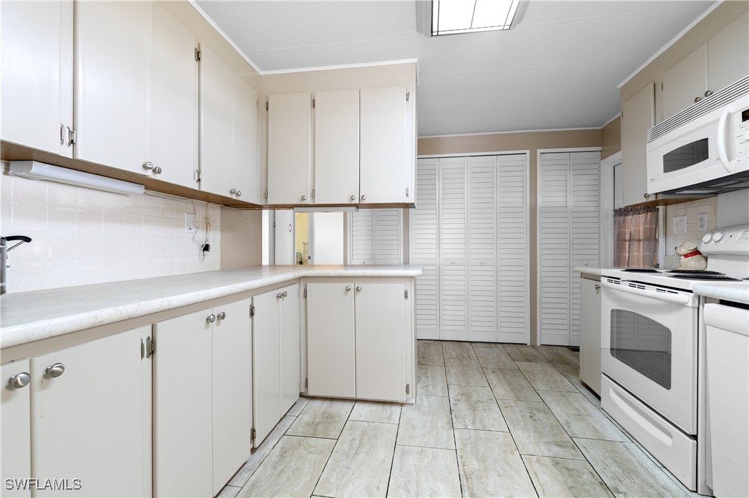 2 Bed ManufacturedHome for Sale in Carriage Village, FL — photo 16