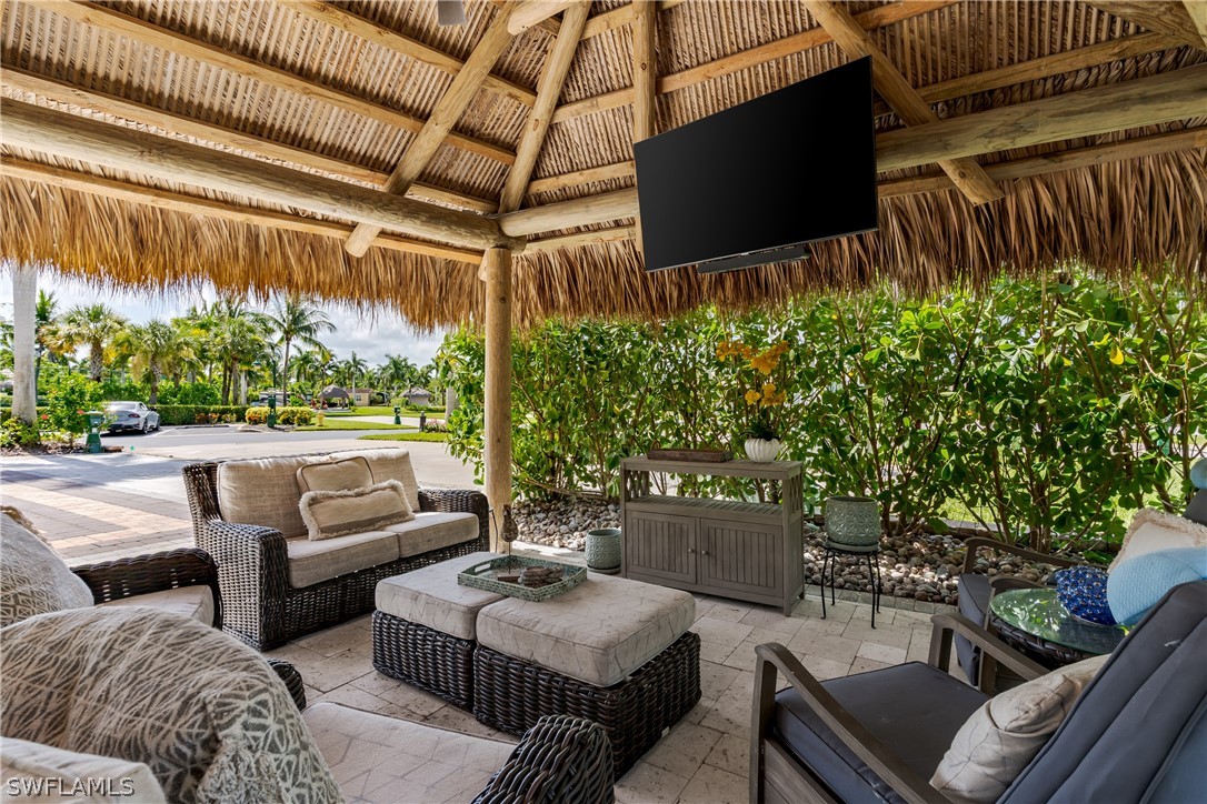 Waterfront Home for Sale in Naples, photo 16