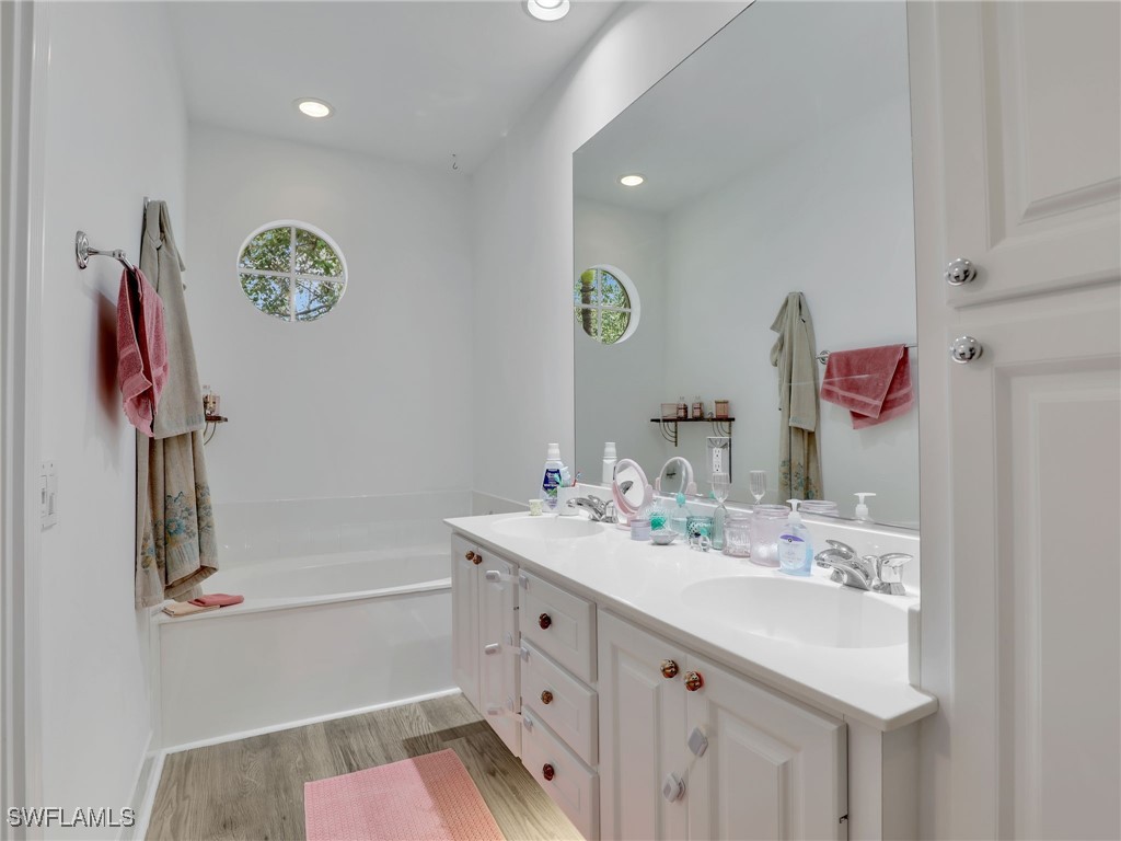 3 Bed Townhouse for Sale in Island Walk, photo 16