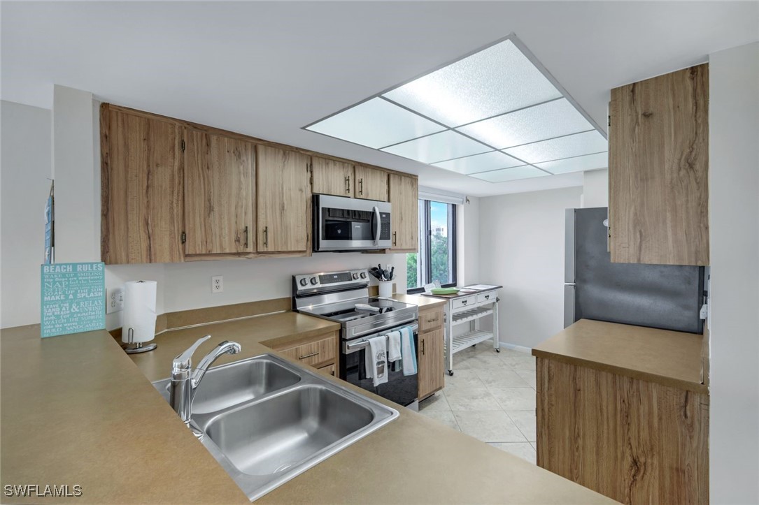 2 Bed Condominium for Sale in Fort Myers Beach, FL, $350,000 — photo 16