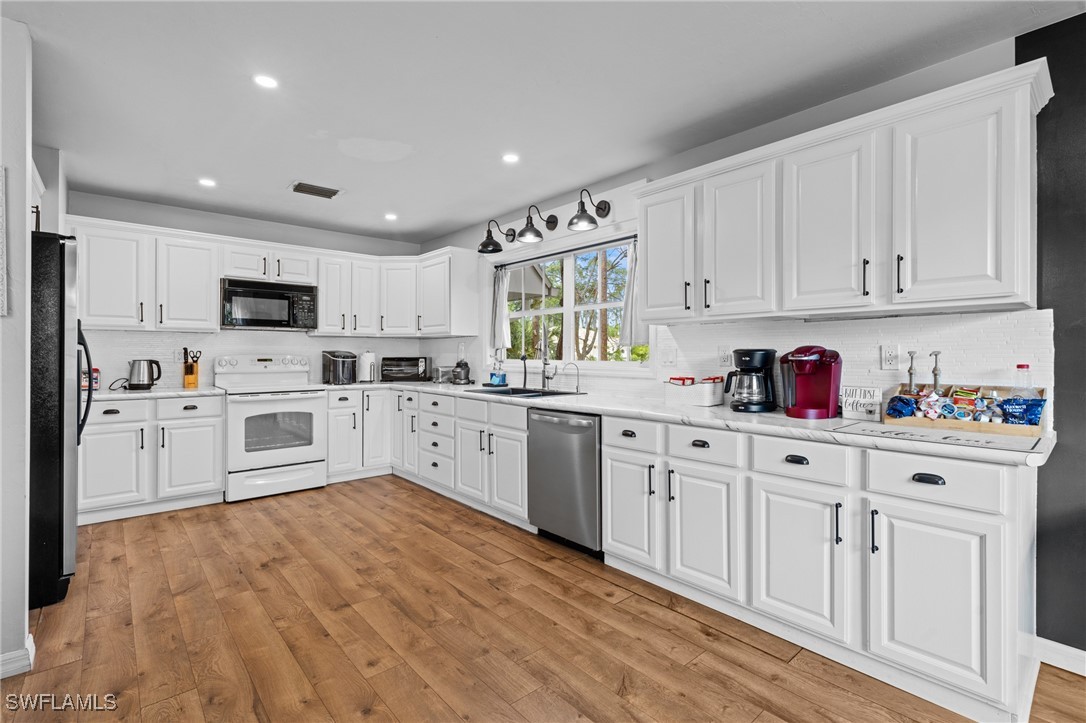 3 Bed SingleFamilyResidence for Sale in San Carlos Park, FL — photo 16