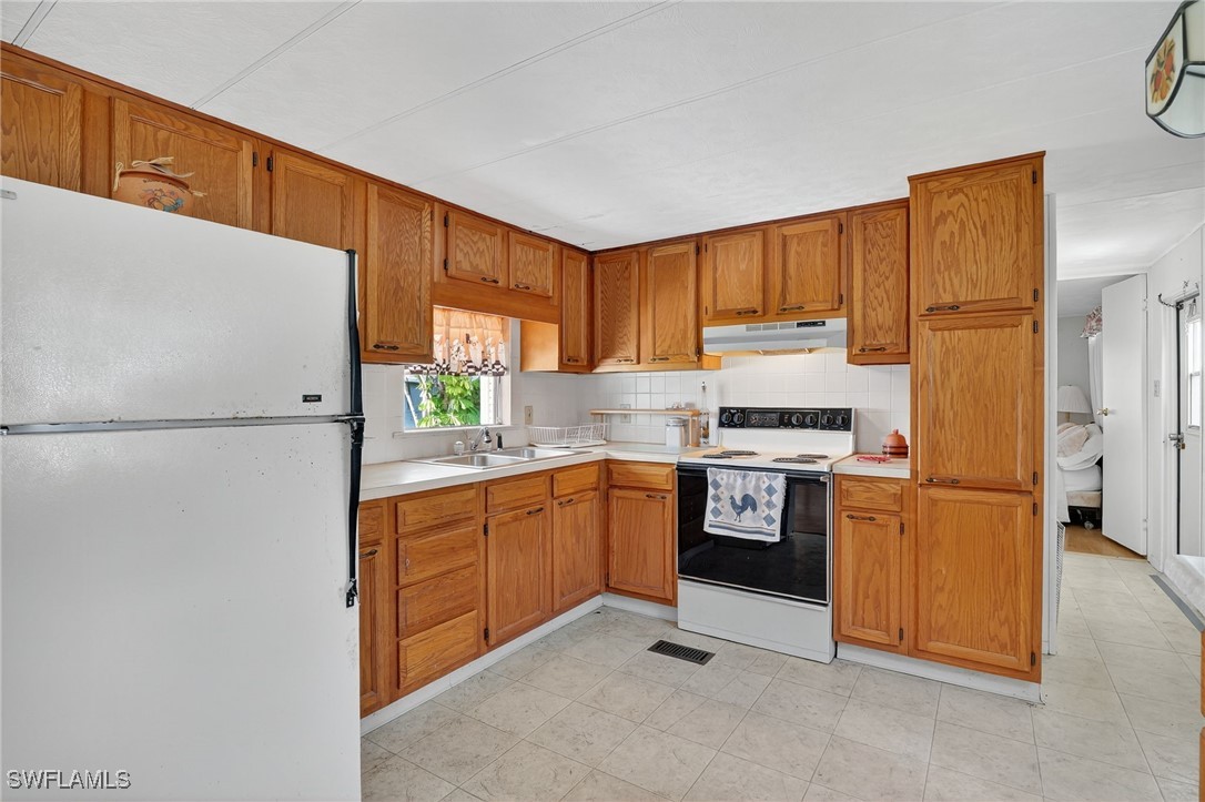 2 Bed ManufacturedHome for Sale in Riverwood, FL, $119,000 — photo 16