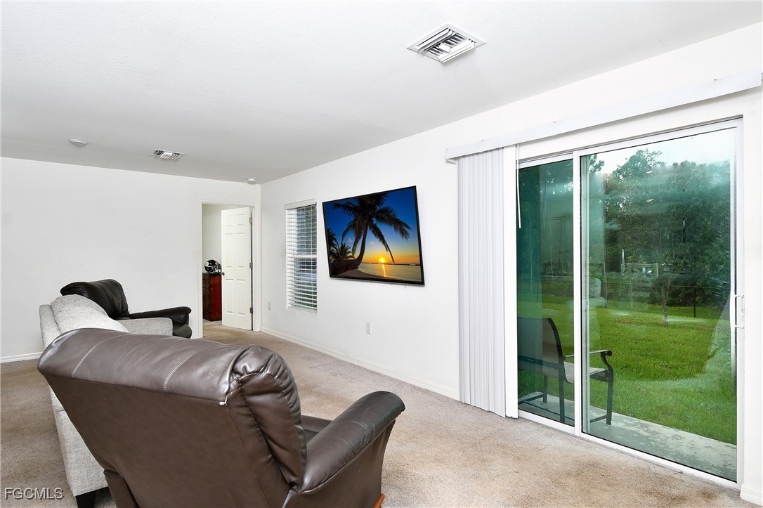 3 Bed SingleFamilyResidence for Sale in Lehigh Acres, photo 16