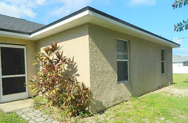 3 Bed SingleFamilyResidence for Sale in Cape Coral, photo 16