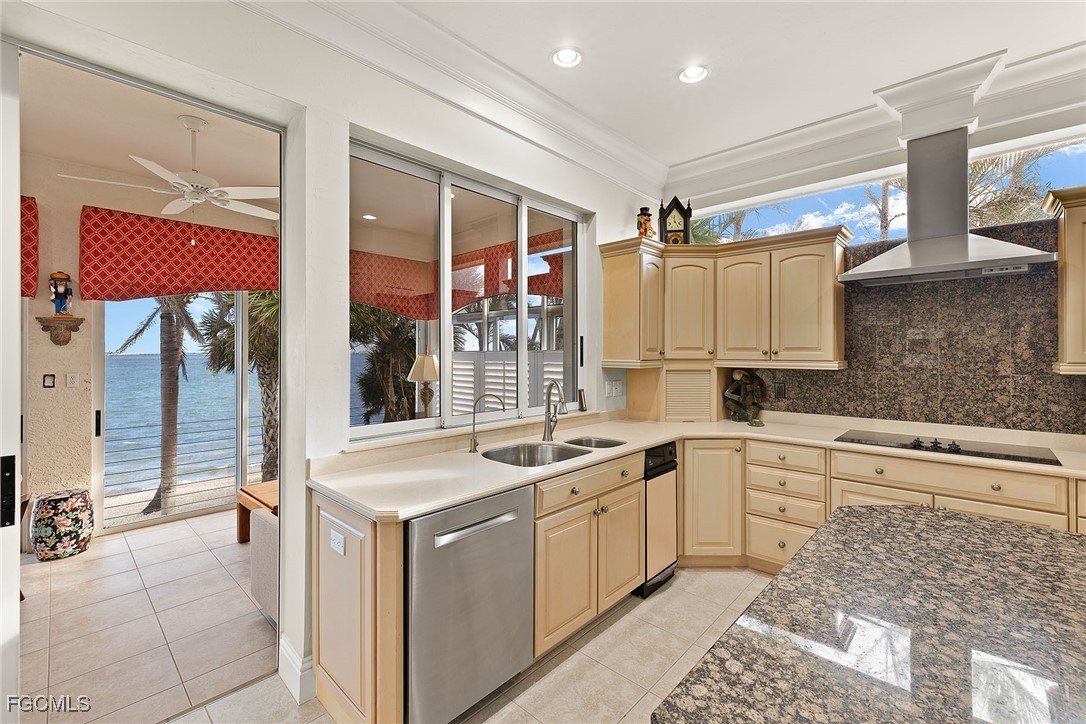 4 Bed Pool Home for Sale in Sanibel Estates, photo 16