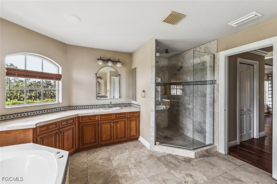 4 Bed Waterfront Home for Sale in Briarcliff, photo 16