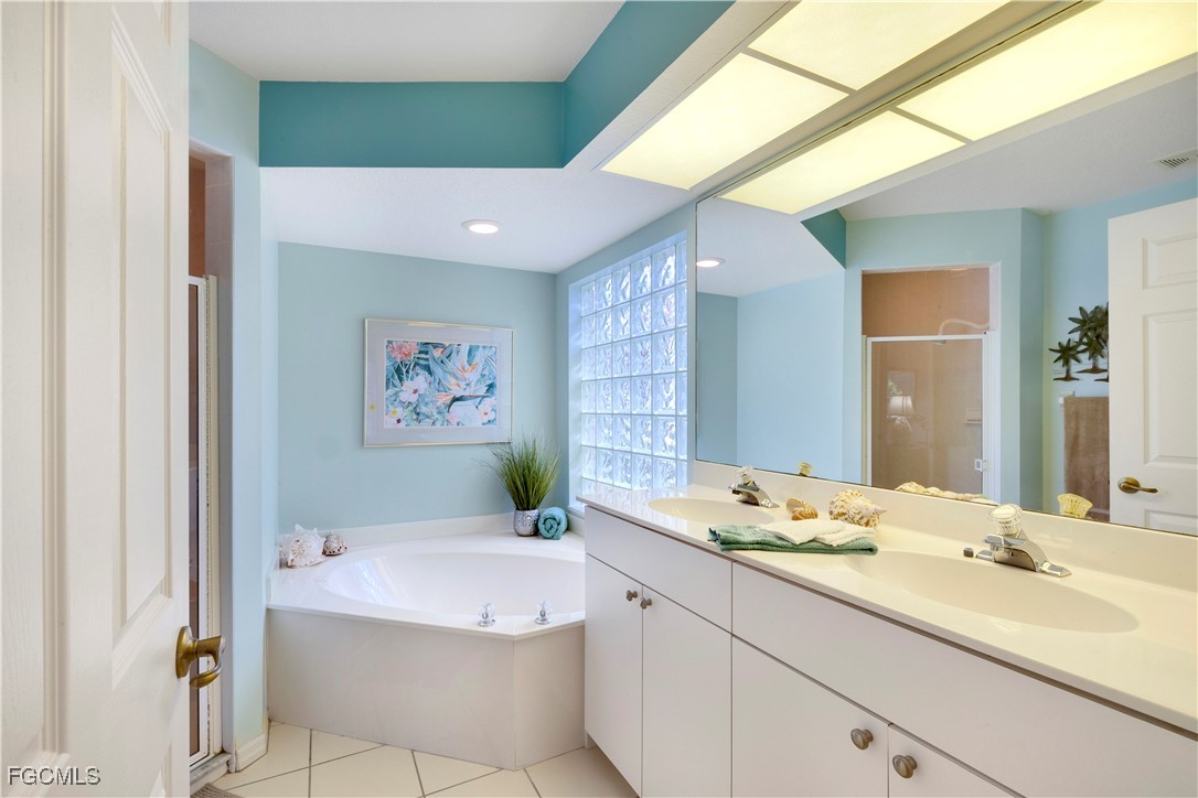 2 Bed SingleFamilyResidence for Sale in North Fort Myers, FL — photo 16