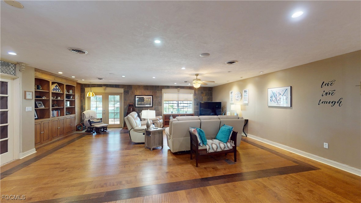 3 Bed Pool Home for Sale in Meadows, photo 16