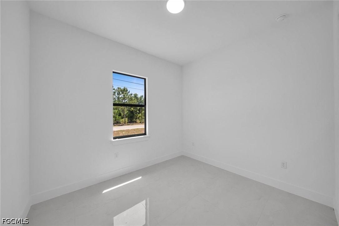 3 Bed SingleFamilyResidence for Sale in Lehigh Acres, photo 16