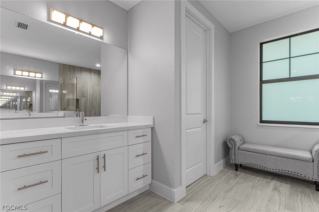 4 Bed SingleFamilyResidence for Sale in Lehigh Acres, photo 16