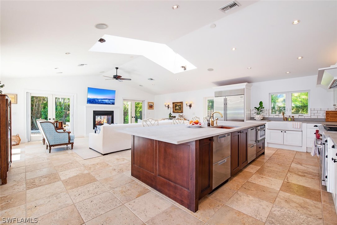 3 Bed Pool Home for Sale in Park Shore, photo 16