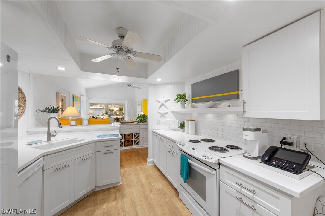 2 Bed Waterfront Home for Sale in Naples, photo 16