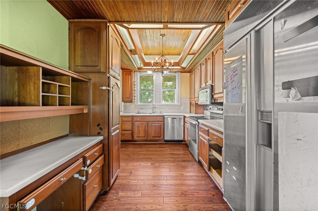 3 Bed SingleFamilyResidence for Sale in Bayshore Park, FL — photo 16