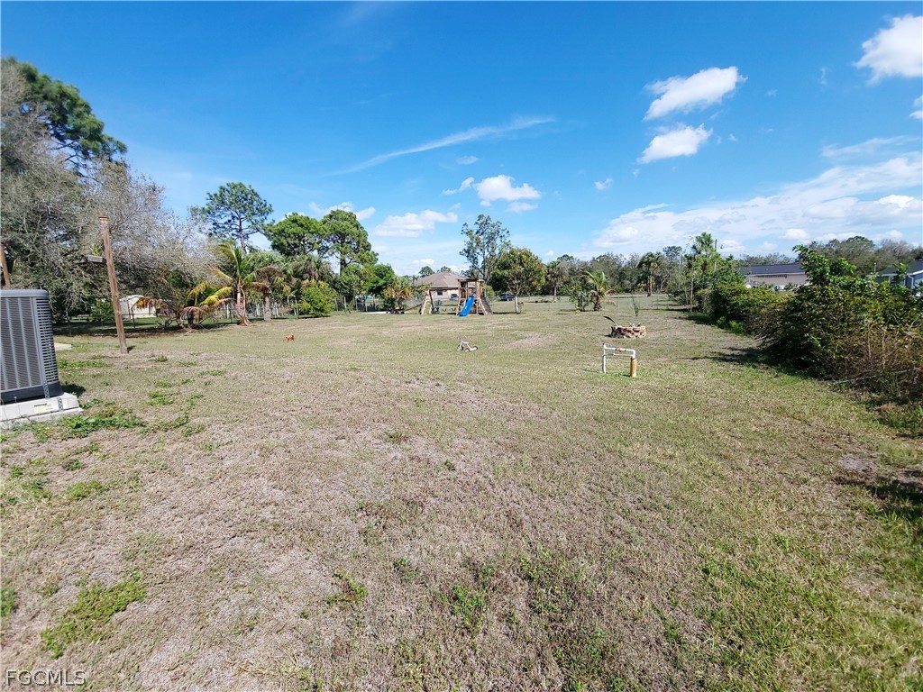 4 Bed SingleFamilyResidence for Sale in Lehigh Acres, photo 16