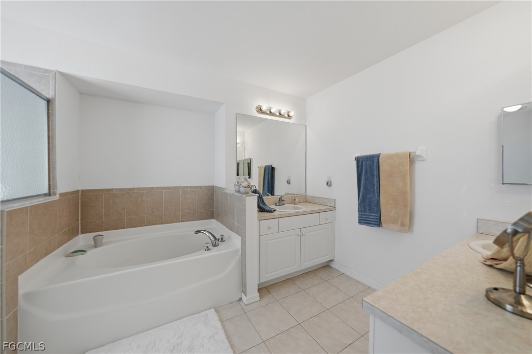 3 Bed SingleFamilyResidence for Sale in Cape Coral, photo 16
