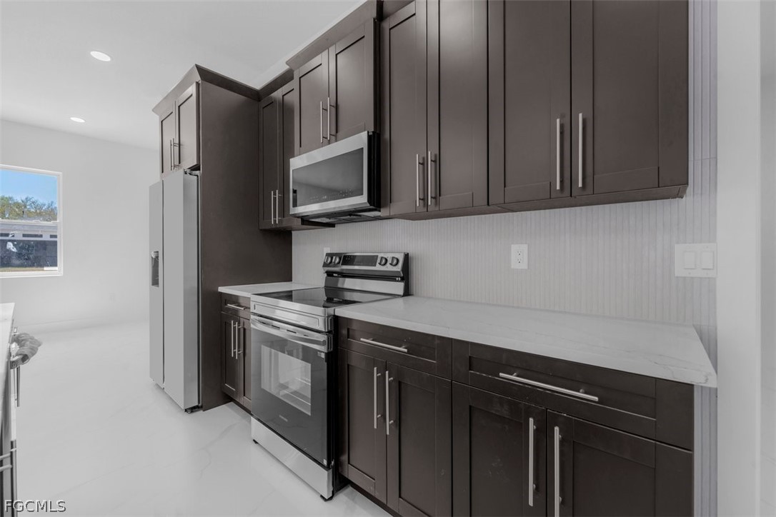 3 Bed SingleFamilyResidence for Sale in Lehigh Acres, photo 16