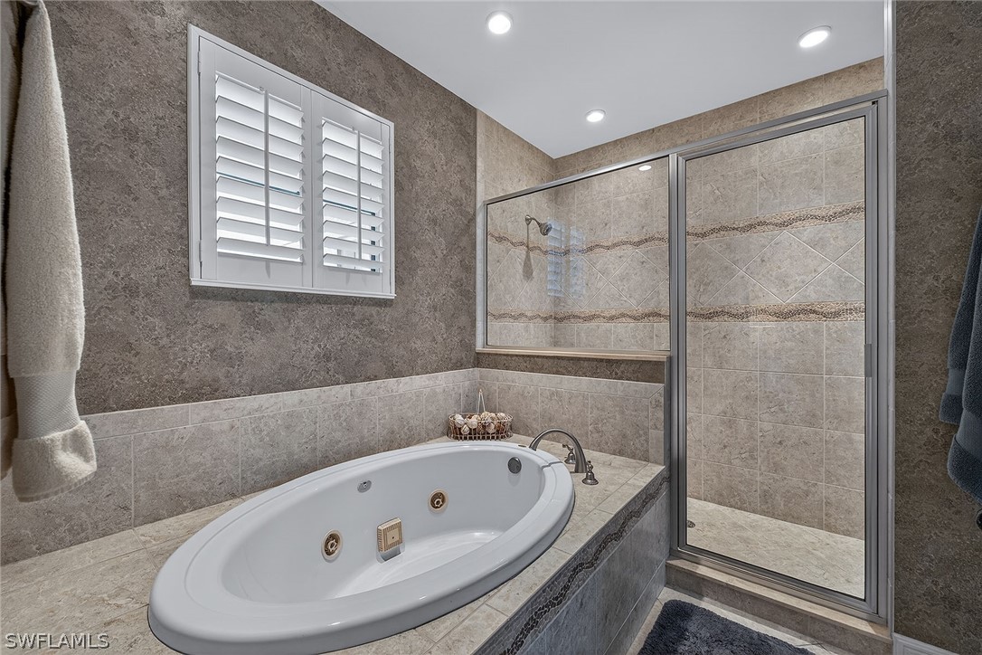 3 Bed Waterfront Home for Sale in Naples, photo 16