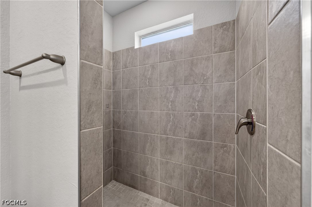 3 Bed SingleFamilyResidence for Sale in Cape Coral, photo 16