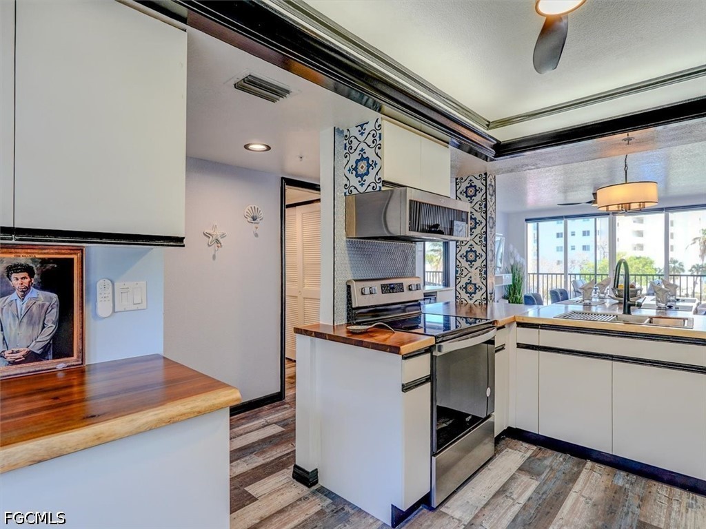 2 Bed Waterfront Home for Sale in Hibiscus Pointe, FL — photo 16