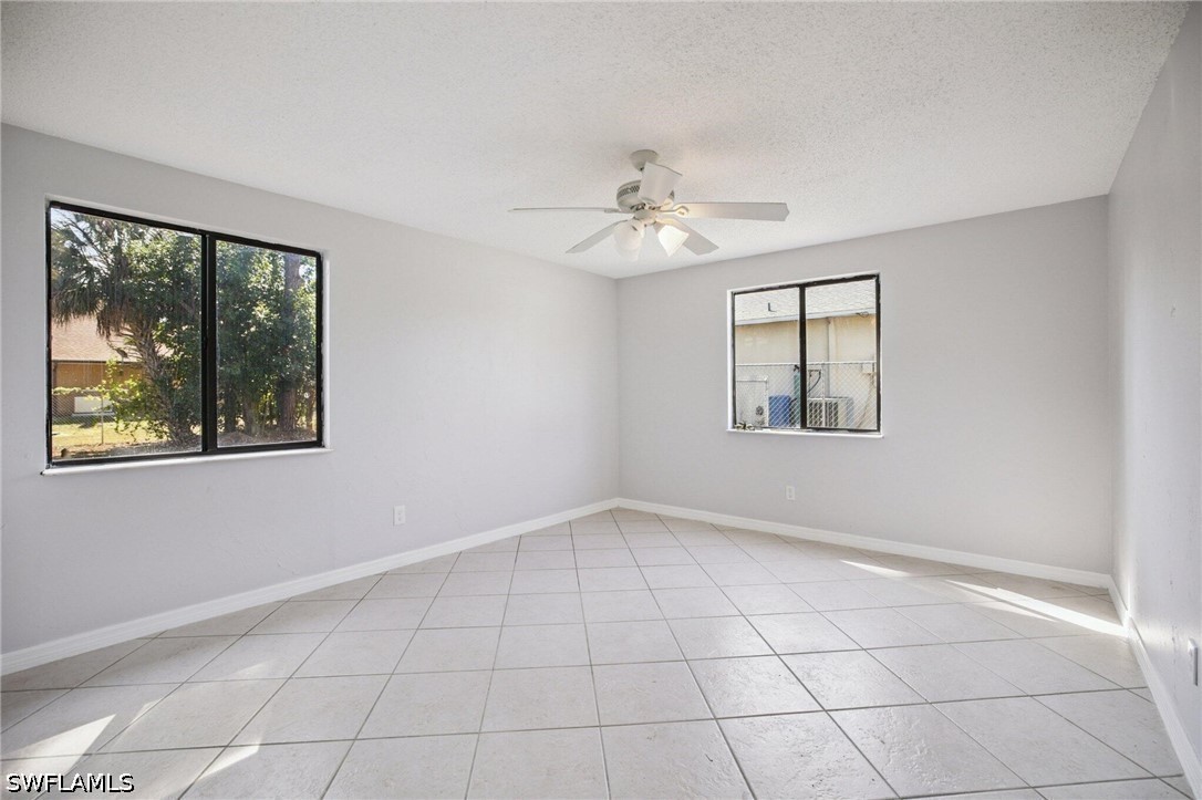 2 Bed SingleFamilyResidence for Sale in San Carlos Park, photo 16