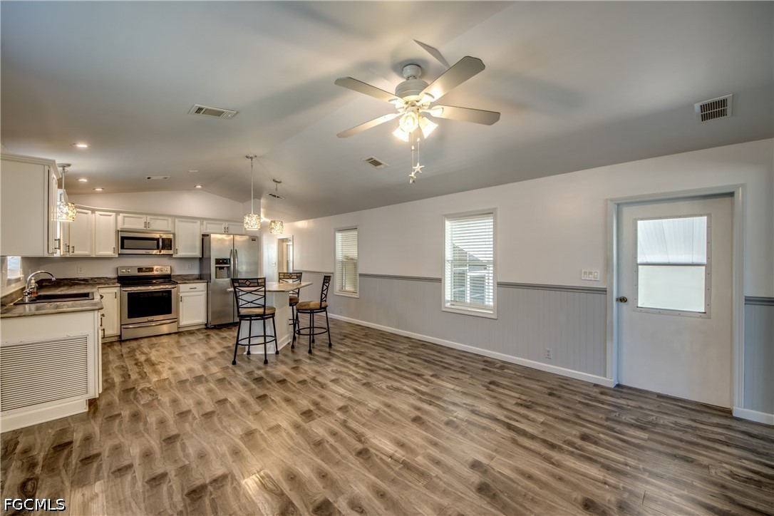 2 Bed ManufacturedHome for Sale in Pine Island Cove, photo 16