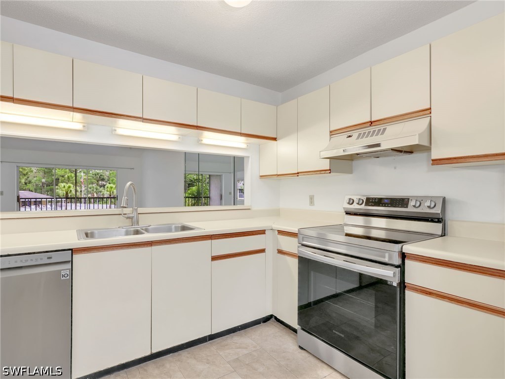 2 Bed Waterfront Home for Sale in Naples, photo 16