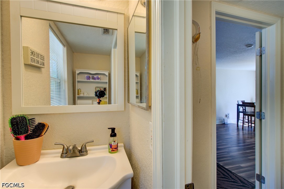 3 Bed SingleFamilyResidence for Sale in Lehigh Acres, photo 16