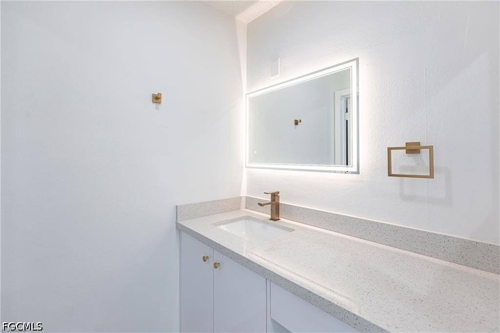 2 Bed SingleFamilyResidence for Sale in Cape Coral, photo 16