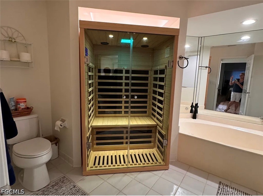 2 Bed Waterfront Home for Sale in Fort Myers, photo 16