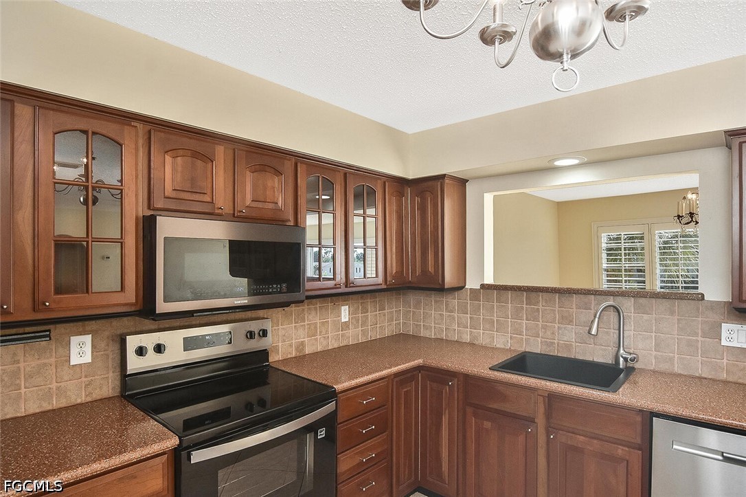 2 Bed Waterfront Home for Sale in Fort Myers, photo 16