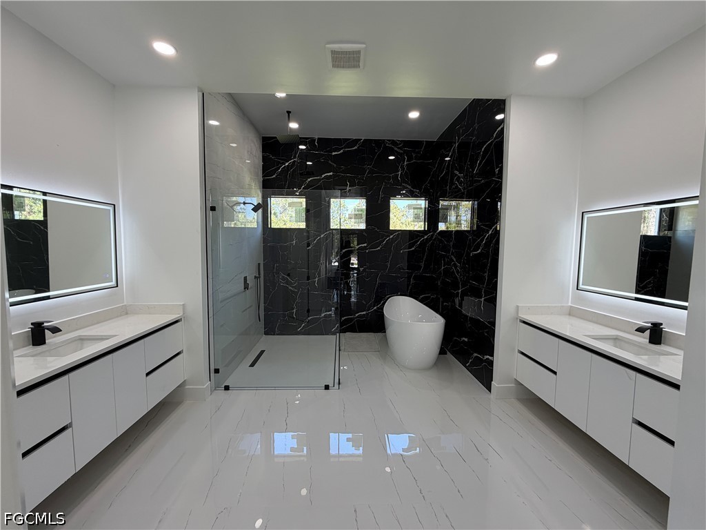 4 Bed SingleFamilyResidence for Sale in Lehigh Acres, photo 16