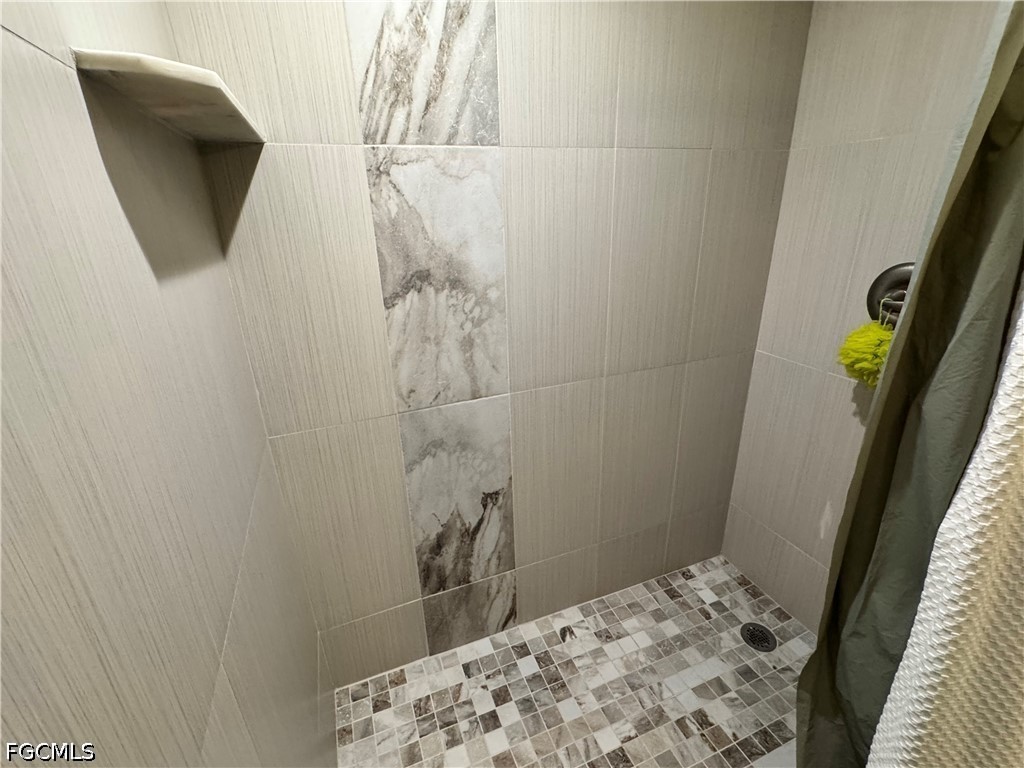 1 Bed Waterfront Home for Sale in Schooner Bay, photo 16