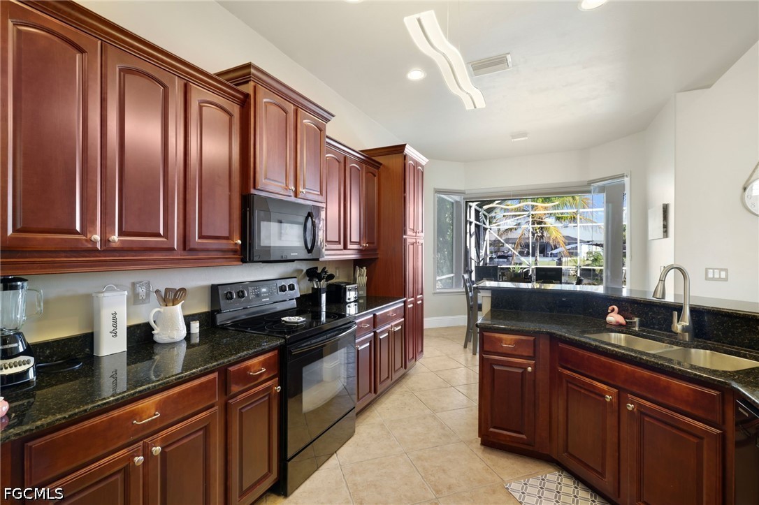 4 Bed Pool Home for Sale in Cape Coral, photo 16