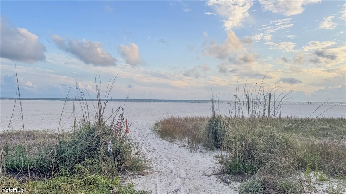 2 Bed Condominium for Sale in Fort Myers Beach, FL, $299,000 — photo 16