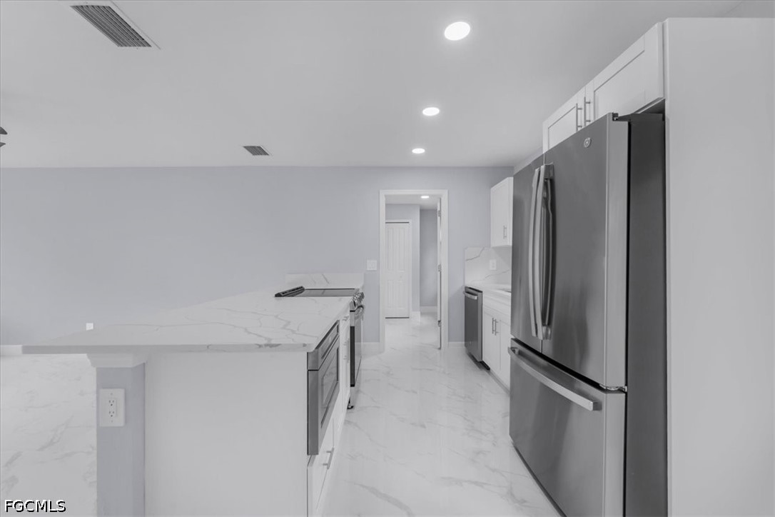 3 Bed SingleFamilyResidence for Sale in Fort Myers, photo 16
