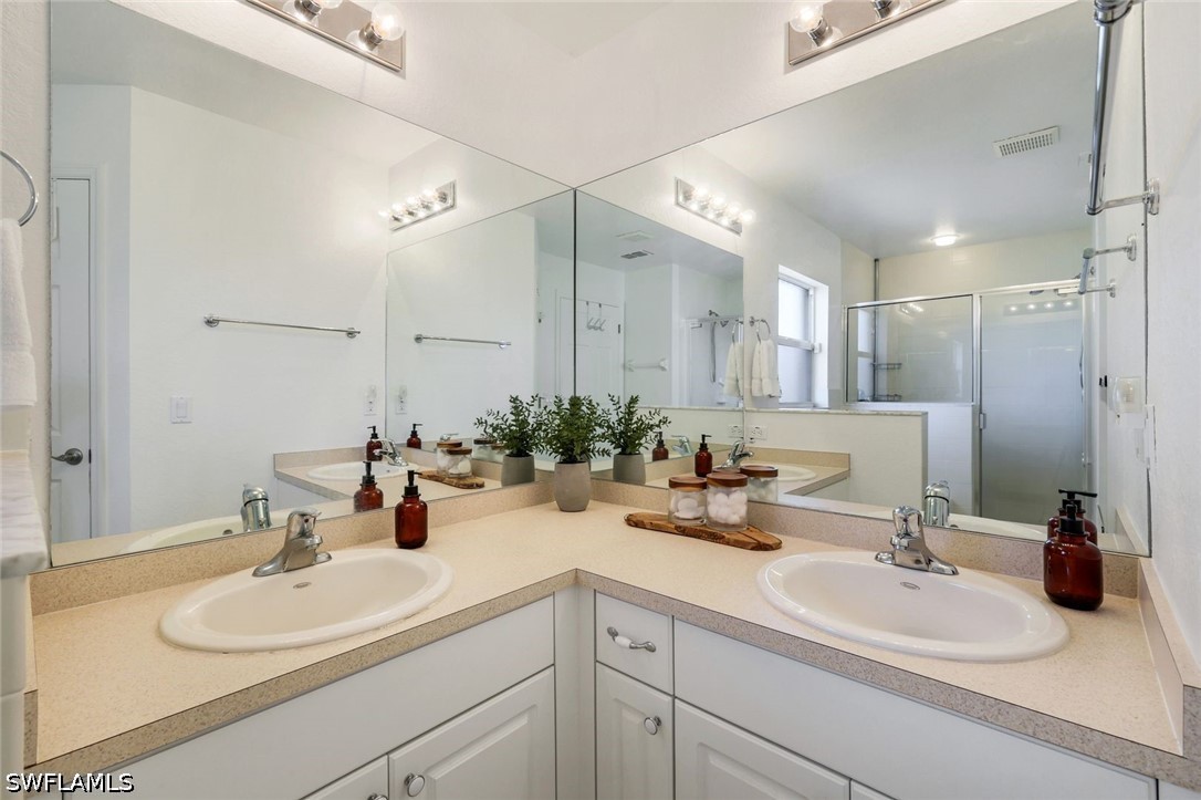 3 Bed SingleFamilyResidence for Sale in Cape Coral, photo 16