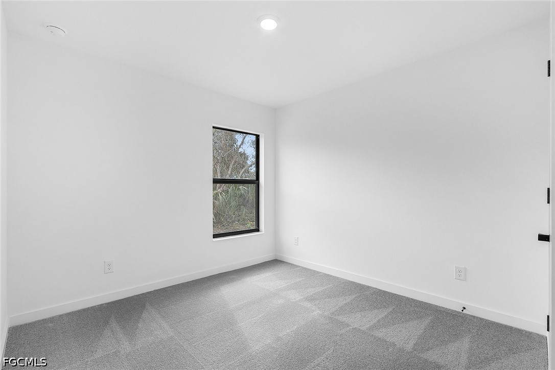 3 Bed SingleFamilyResidence for Sale in Mirror Lakes, FL — photo 16