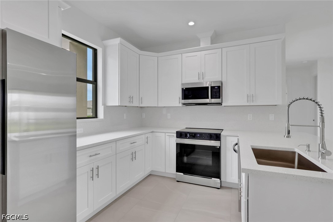 3 Bed SingleFamilyResidence for Sale in Cape Coral, photo 16