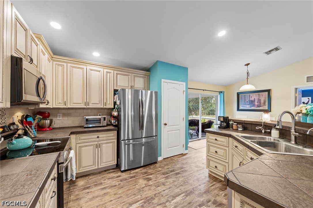 3 Bed SingleFamilyResidence for Sale in Lehigh Acres, photo 16