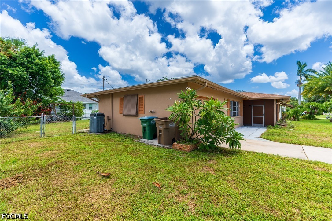 2 Bed SingleFamilyResidence for Sale in Cape Coral, photo 16