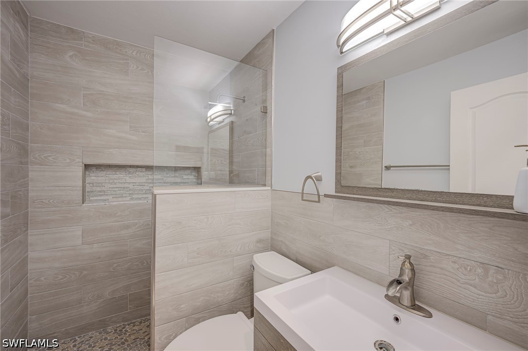 3 Bed Pool Home for Sale in Berkshire Lakes, photo 16
