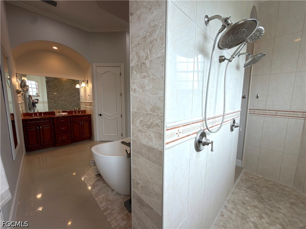 5 Bed SingleFamilyResidence for Sale in Naples, FL — photo 16
