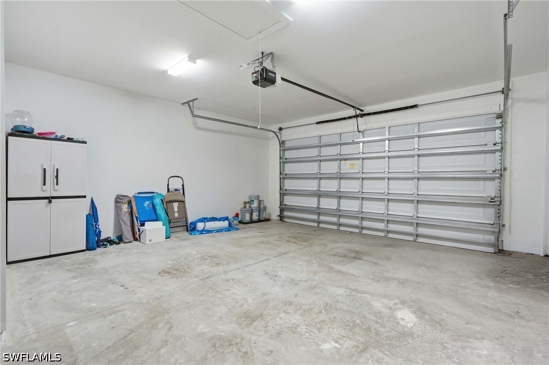 3 Bed Duplex for Sale in Heitmans, FL, $3,000 — photo 16