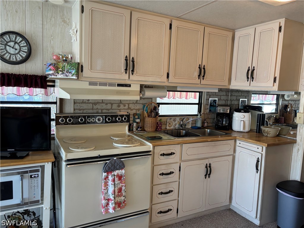 1 Bed ManufacturedHome for Sale in Naples, FL, $72,000 — photo 16