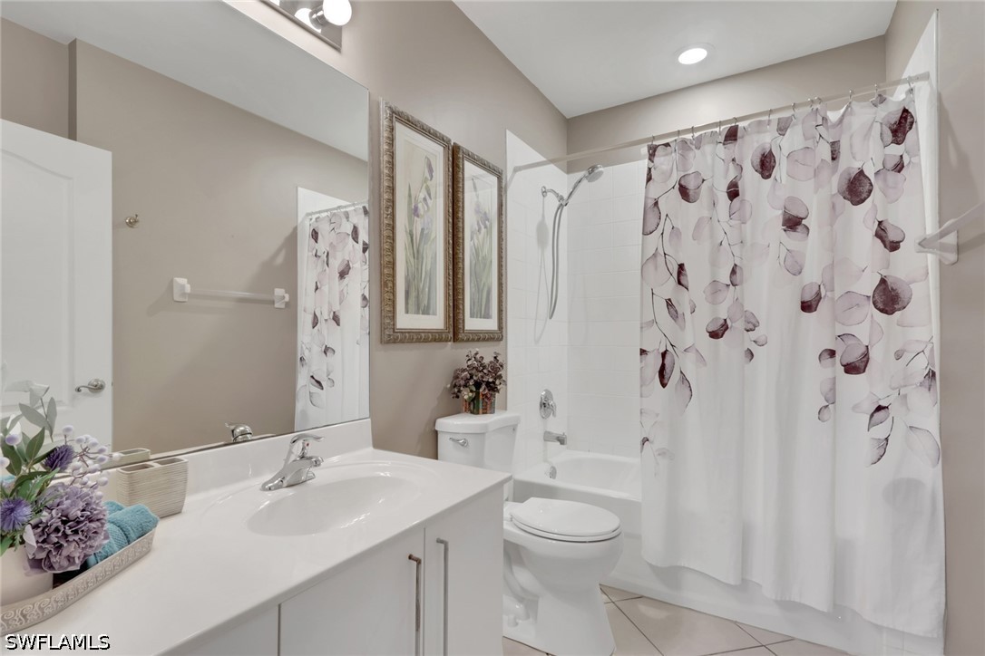 2 Bed Condominium for Sale in Blue Heron, FL, $249,900 — photo 16