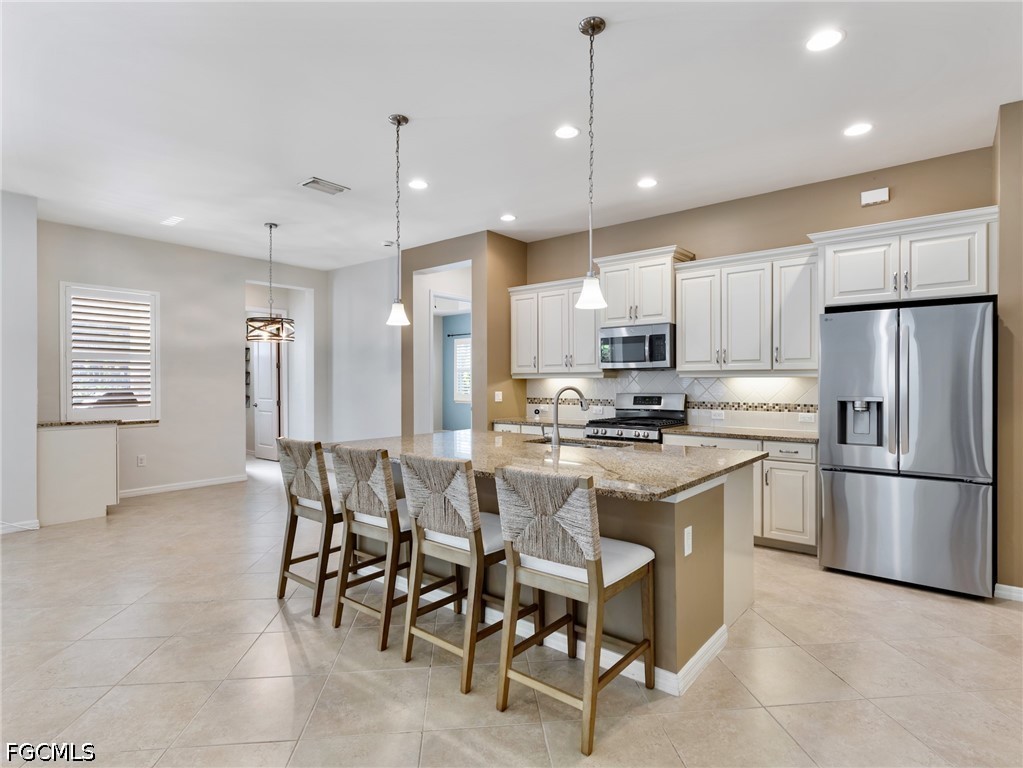 3 Bed Pool Home for Sale in Daniels Place, photo 16