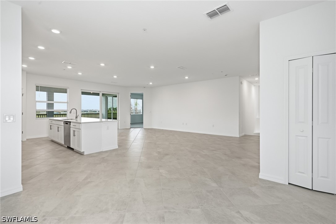 3 Bed Condominium for Sale in Webbs Reserve, FL, $2,500 — photo 16