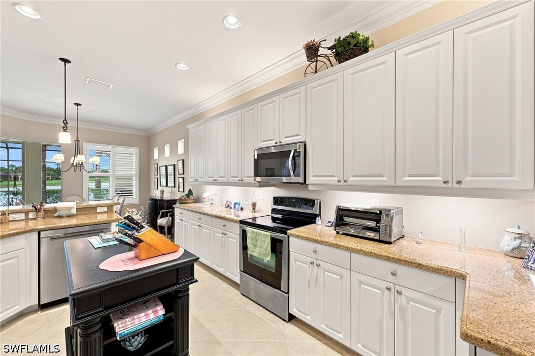 2 Bed Pool Home for Sale in Hawthorne, photo 16