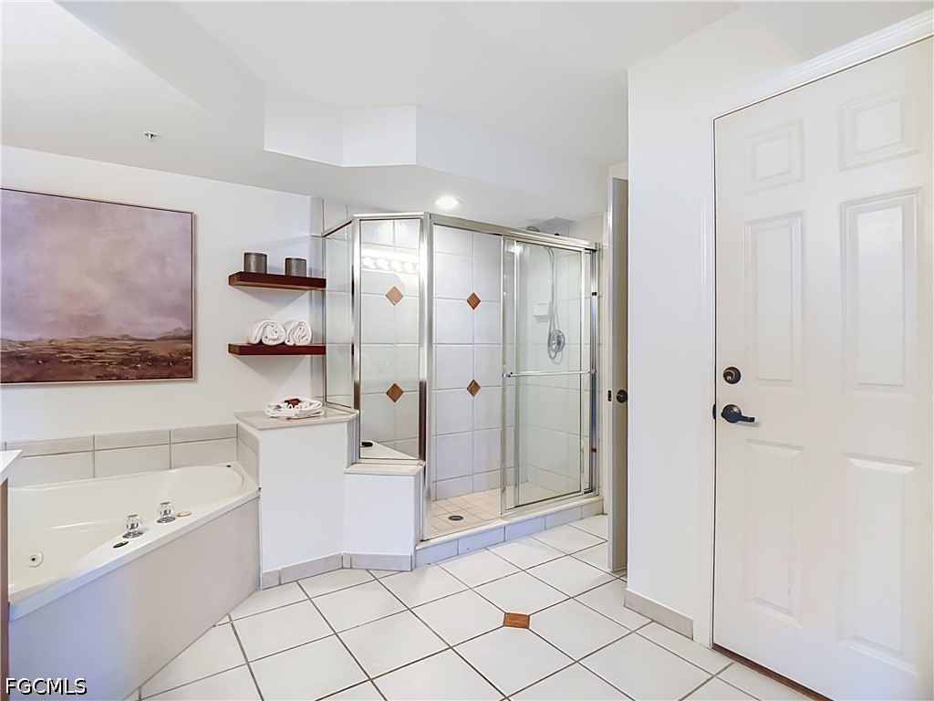1 Bed Waterfront Home for Sale in Fort Myers Beach, photo 16