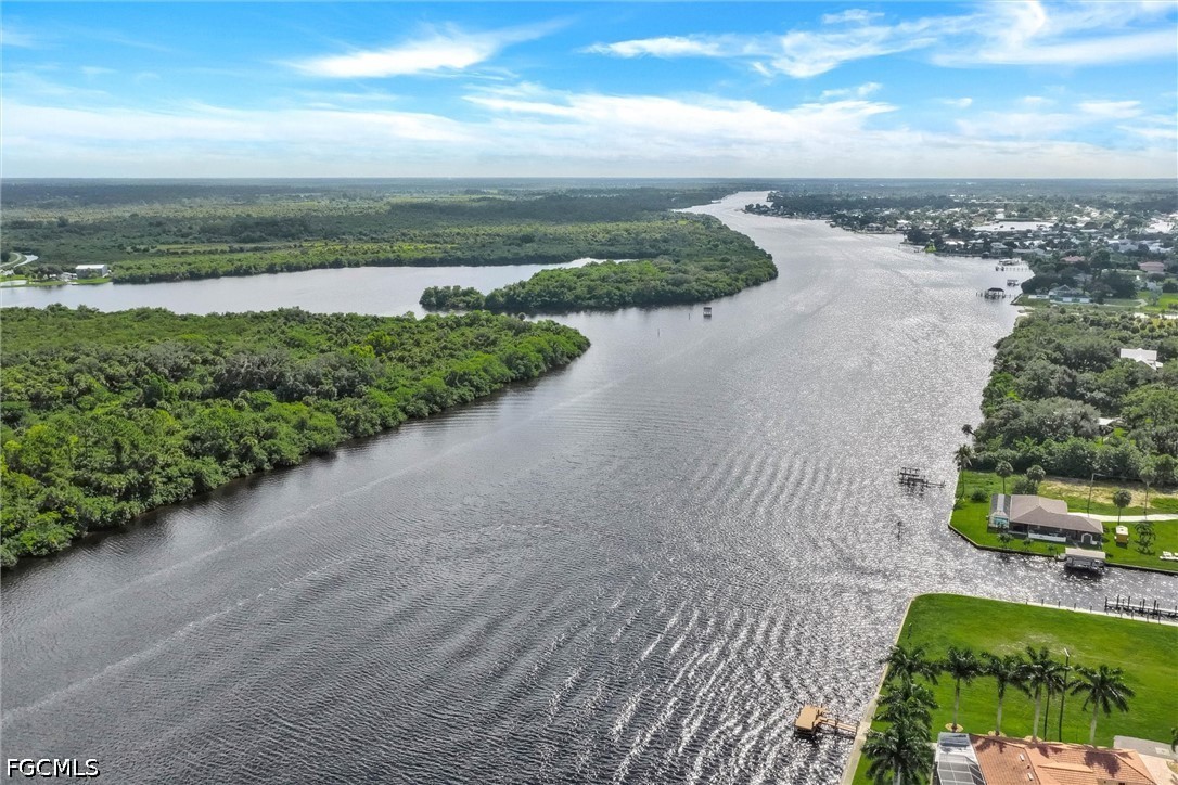 Waterfront Home for Sale in Fort Myers Shores, photo 16
